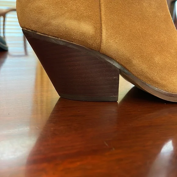 Brand New Vince Camuto western short boots in Caramel suede. - Picture 7 of 7